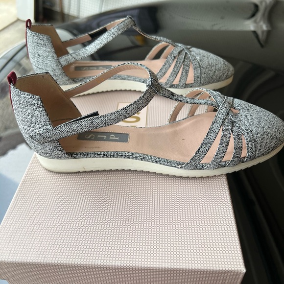 Flats - Picture 3 of 4